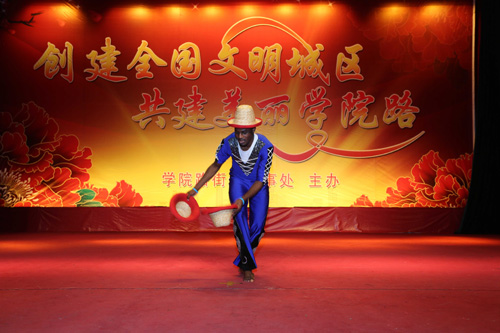 北京海淀区学院路街道举办五月的鲜花文艺汇演