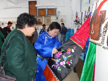克旗举办首届蒙古族手工艺培训学员作品展