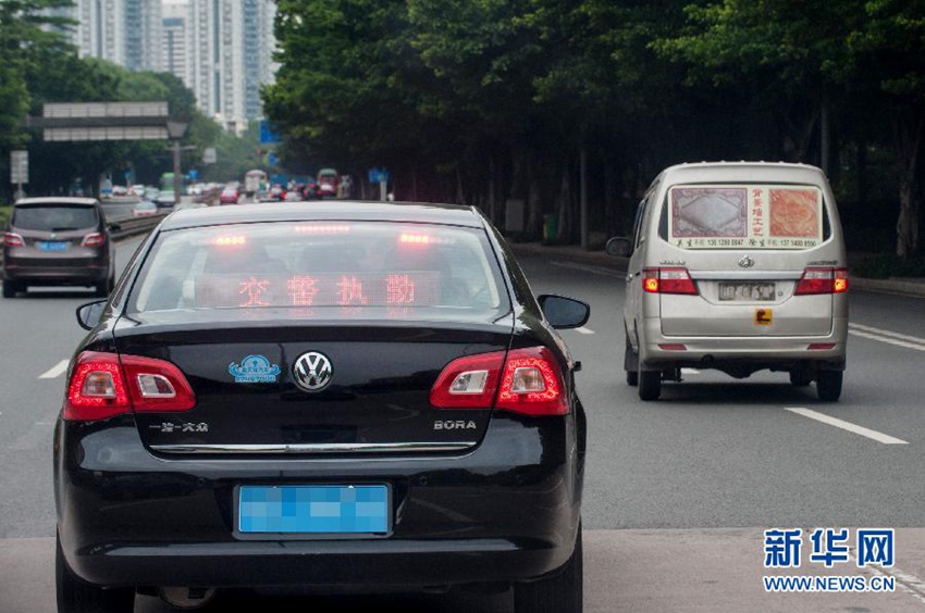 【高清】深圳"隐形战车"上路执法 副驾位安装工业级高清摄像机