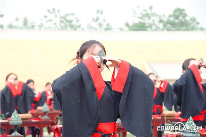 高清:西安大学生举行汉服成人礼