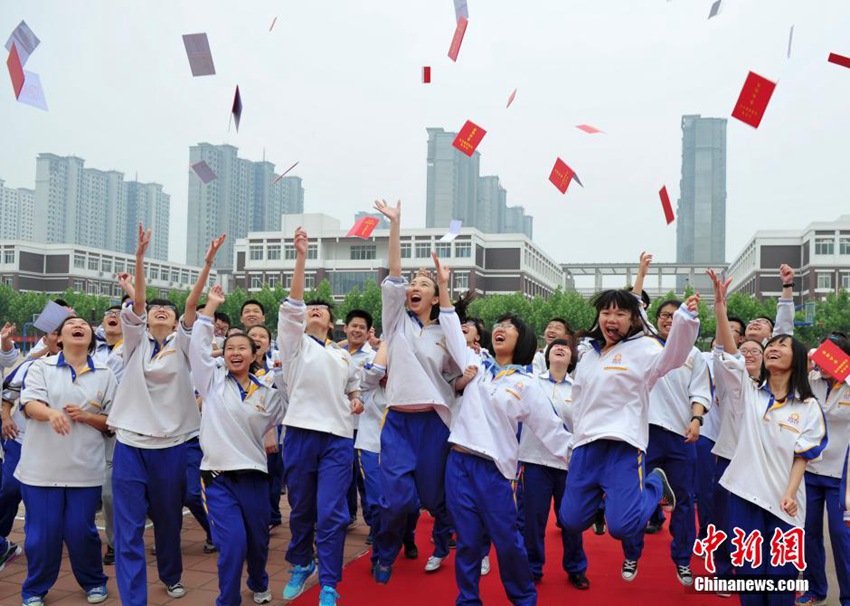 大学如何获取毕业证书 MAIN201405191357000133340774206.jpg