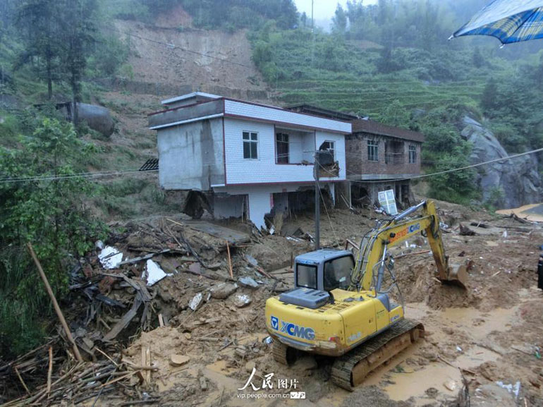 高清:湖南隆回大水田乡发生泥石流灾害 1人死