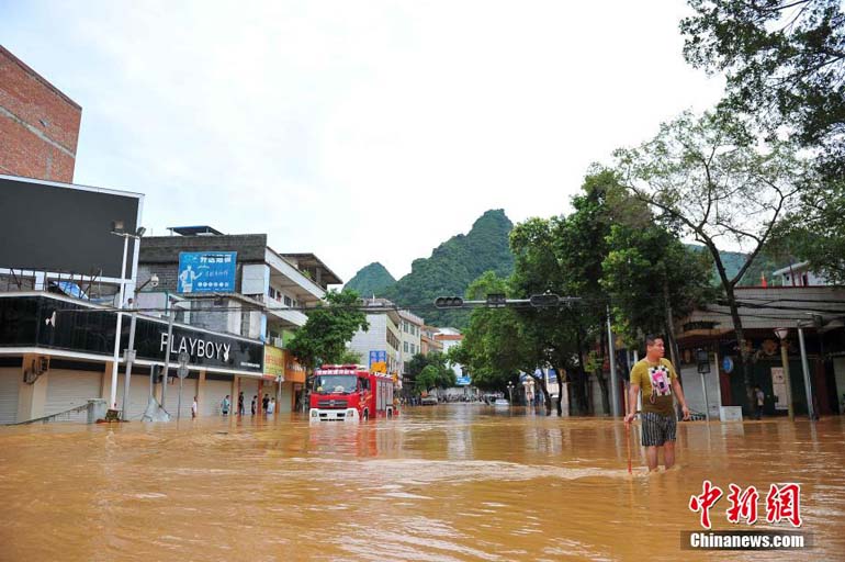 高清:广西马山遭暴雨袭击 县城内涝农作物受灾