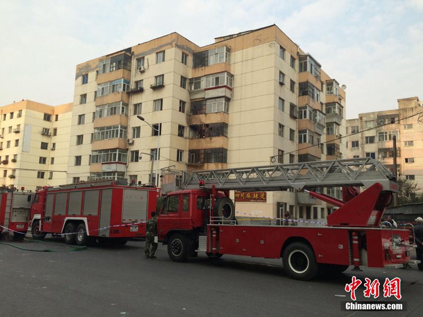 高清:哈尔滨一小区燃气爆炸致多户民宅受损