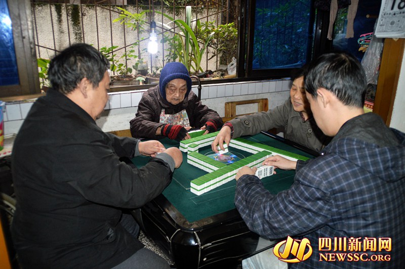 <em>高清</em>:四川长寿<em>三姐妹</em>年龄加起来300岁 都性格