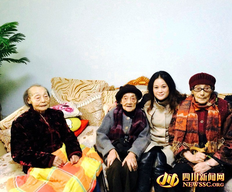 <em>高清</em>:四川长寿<em>三姐妹</em>年龄加起来300岁 都性格