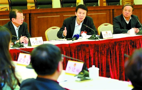 市政协会议委员热情建言 书记一再致谢