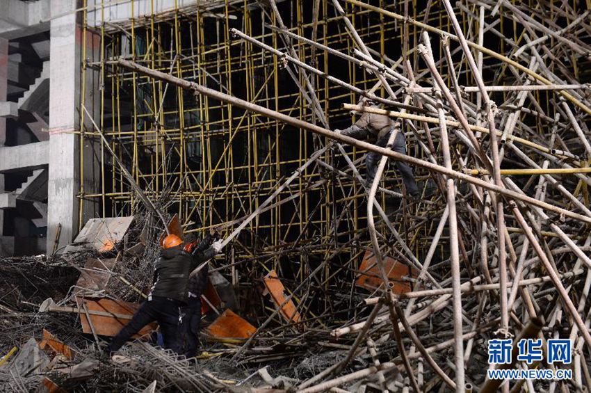 高清:云南文山工地坍塌事故 已致5人遇难8人受