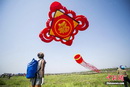 长沙放飞巨型中国结风筝