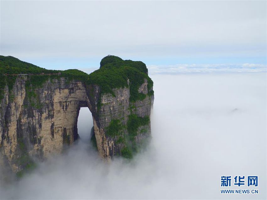 高清:如梦似幻张家界天门山