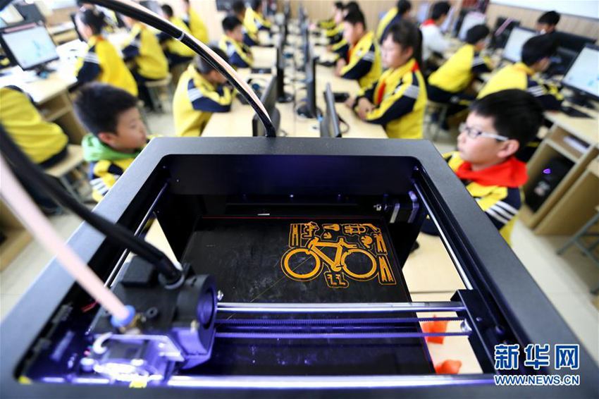 【高清】山东青岛:3D打印进课堂
