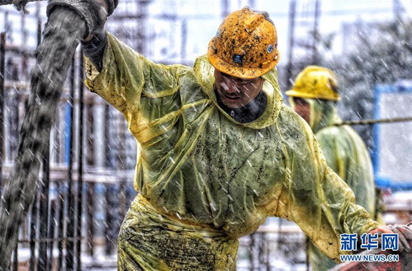 【高清】上海:风雪中的劳动者