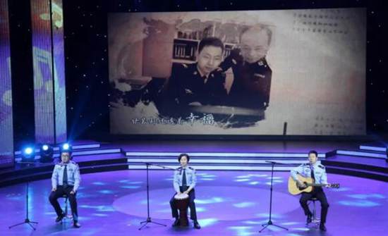 宜兴广播电视台演播大厅举办清廉家风润万家