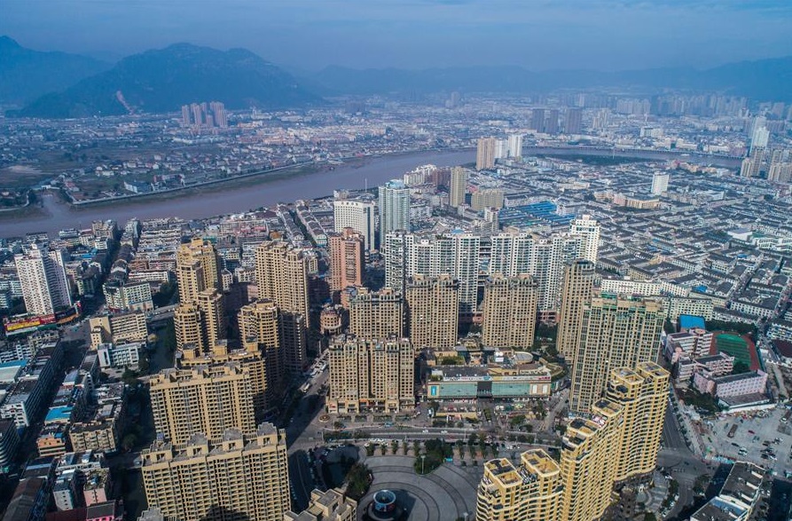 龙港gdp_卫星上看浙江温州龙港市,一江之隔的鳌江镇,其城镇规模也挺大(2)