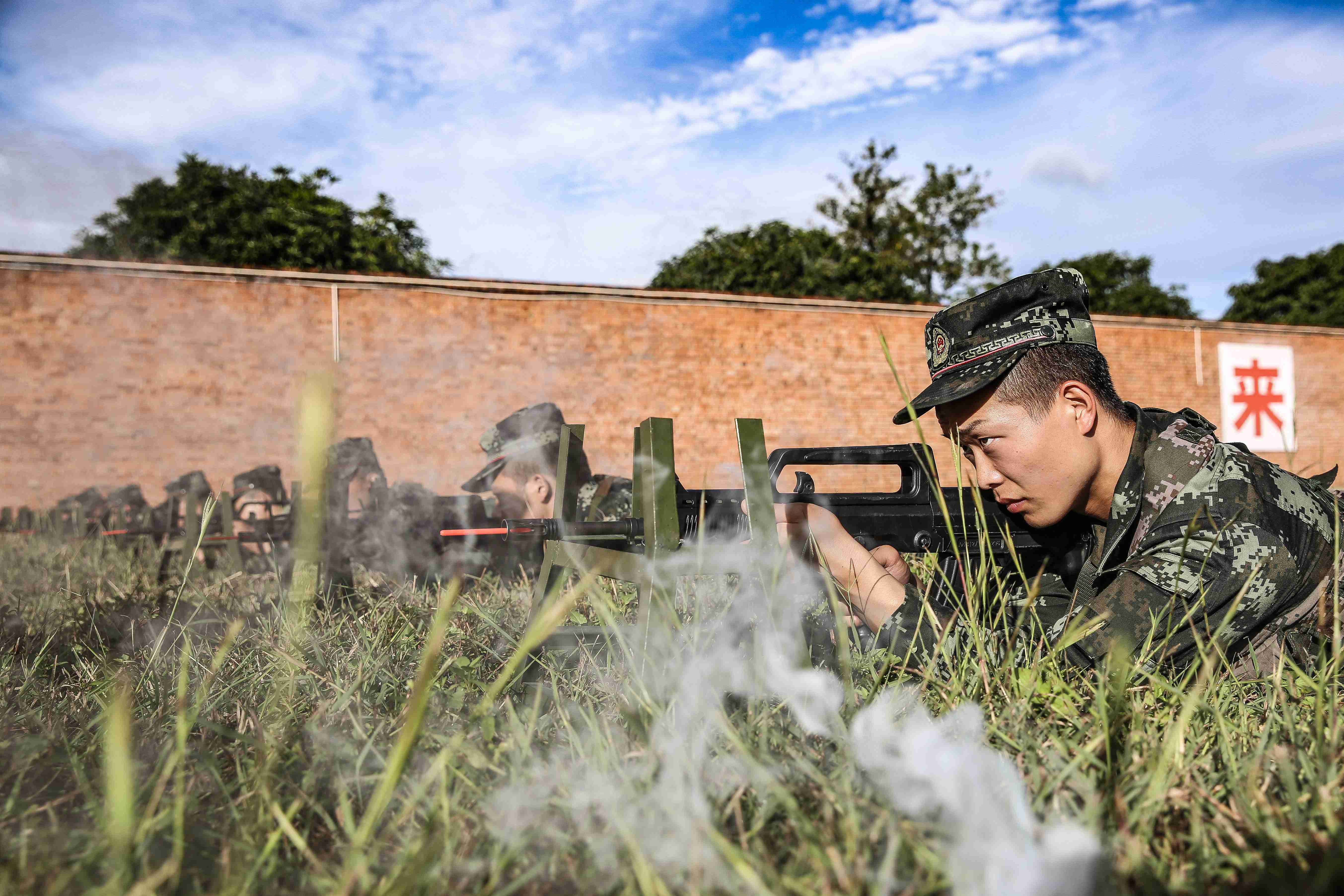 [网连中国]入伍三个月:褪去青涩 进入战斗人生
