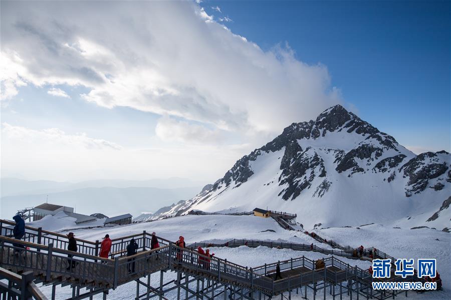 高清 云南 玉龙雪山风光无限 地方领导 人民网