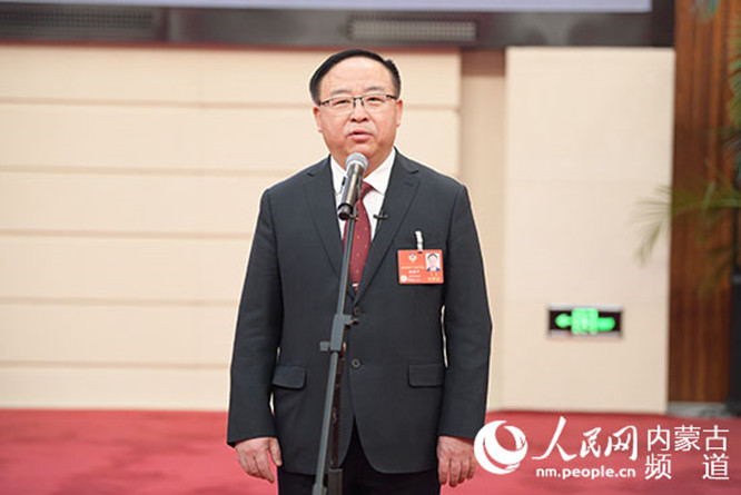 内蒙古政协委员赵海平                                                                建立“留得住、用得上、养得起、可持续”的乡村基层医疗队伍