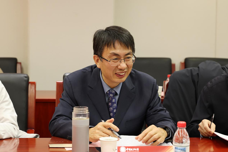 中国政法大学副校长卢春龙致辞。