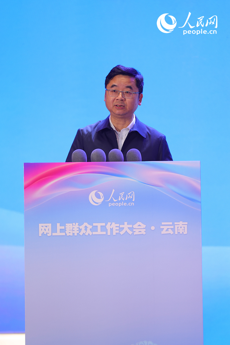 江苏省信访局副局长闵坤斌发言。人民网记者 符皓摄