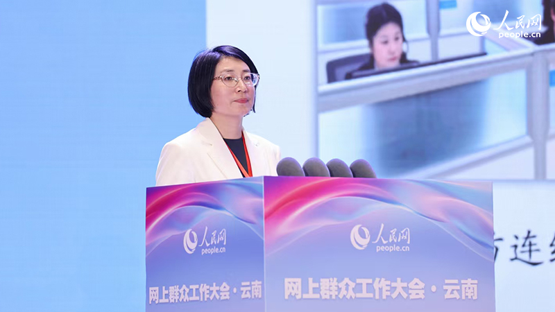 山东省济南市信访局副局长邓芃芃发言。人民网记者 符皓摄