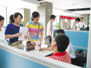 南京市招聘57名大学生村官 首日140人报名