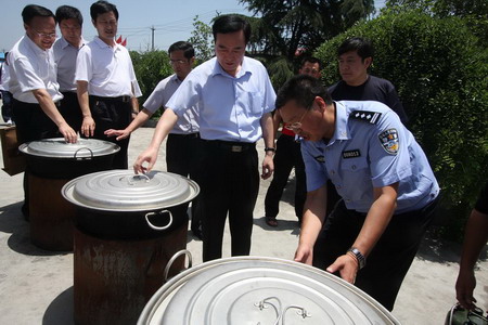 河南省委副书记陈全国赴江油市慰问救援特警