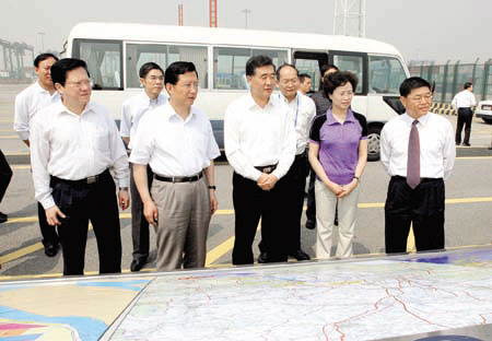 强卫宋秀岩率青海党政代表团赴广东考察学习