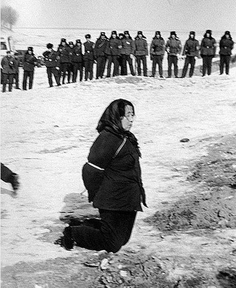 30年前<em>枪毙女</em>贪官的照片为何走红网络? (4)--地