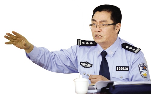 东莞公安局副局长公布手机号后一天收800条举