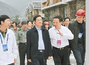 刘奇葆、蒋巨峰率代表团参观考察阿坝地震灾区