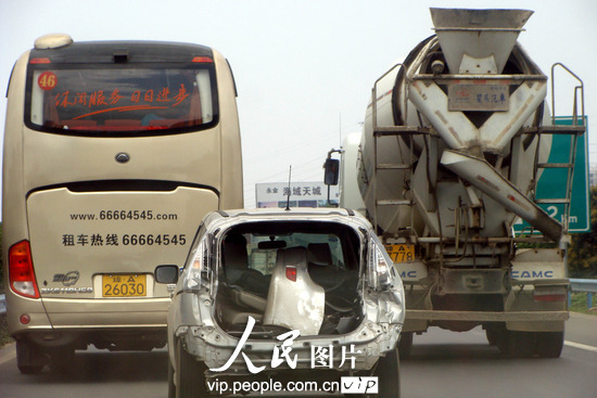 海南:事故毁损汽车高速狂飙